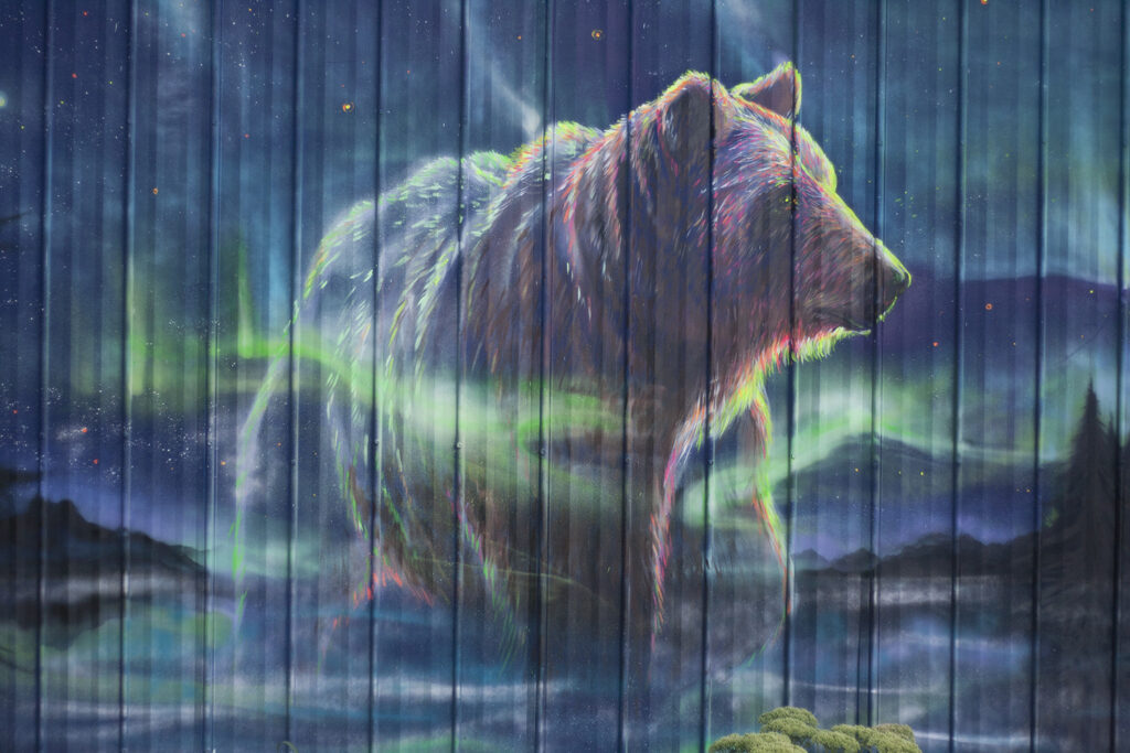 Mimmit-Peinttaa-Moose-mural-Bear-close-up-online-mural-festival-women-street-artisits-finland-canada-ontario-art